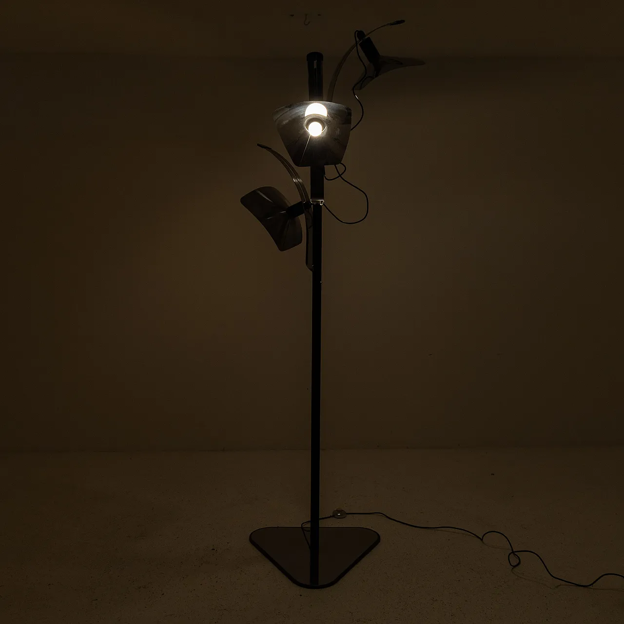 Lampada da terra Corolla di G.Grignani per Studio Luci Milano, anni '70 1