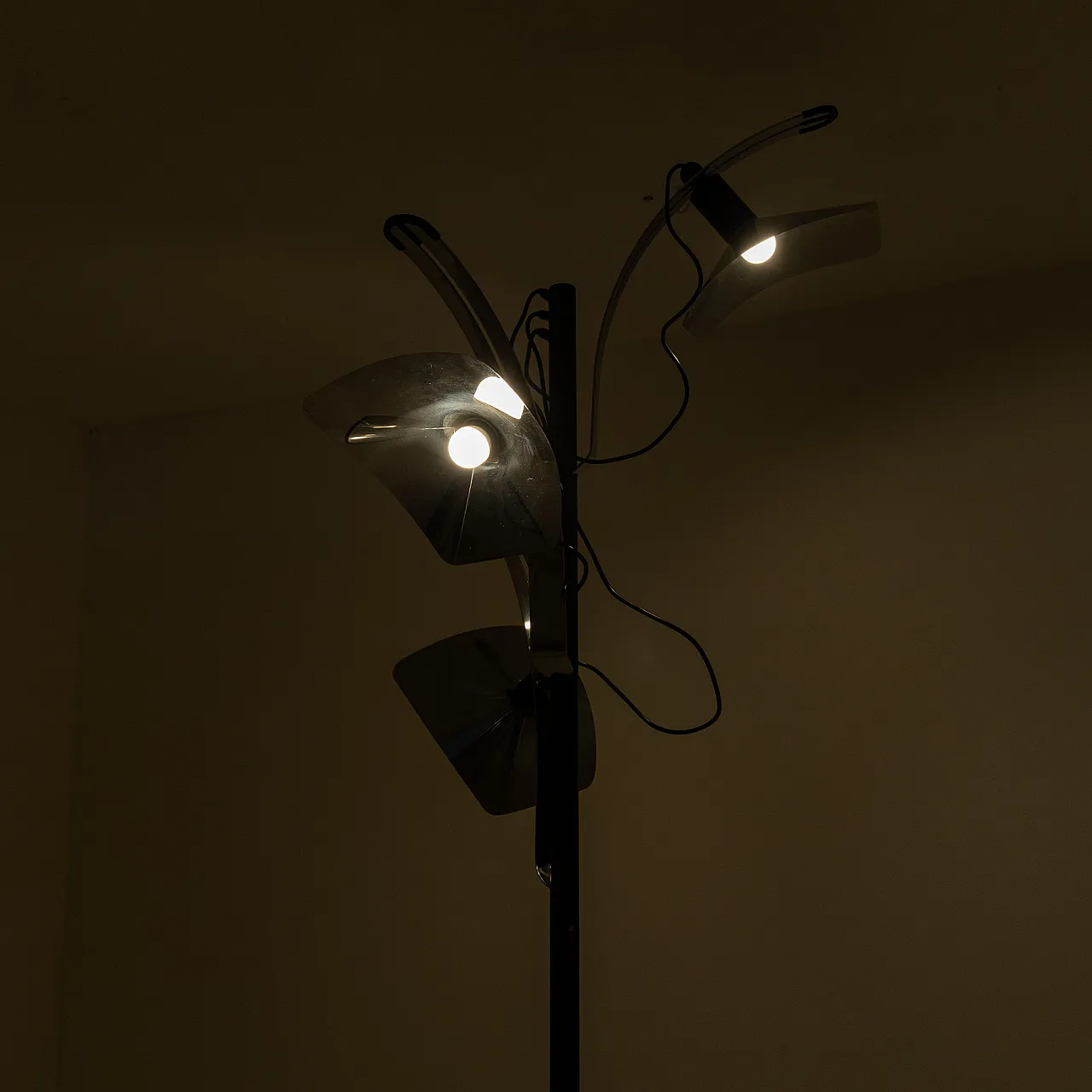 Lampada da terra Corolla di G.Grignani per Studio Luci Milano, anni '70 2