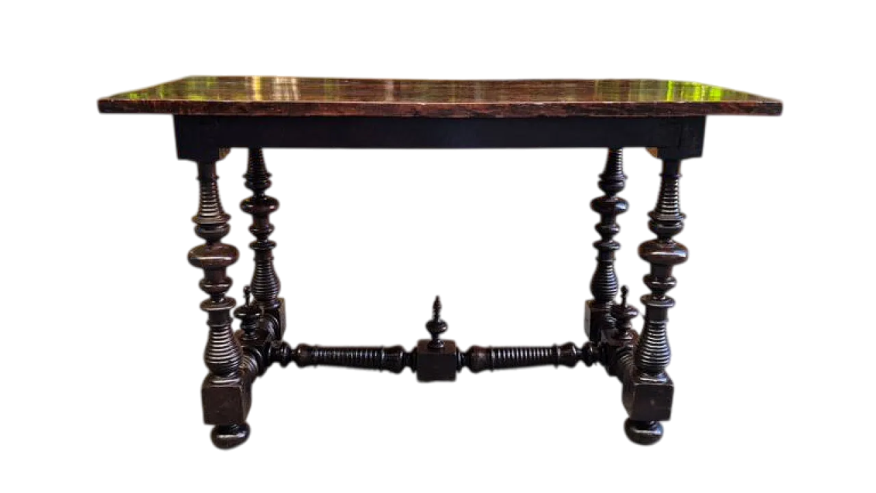 Walnut spool table, 17th century 8