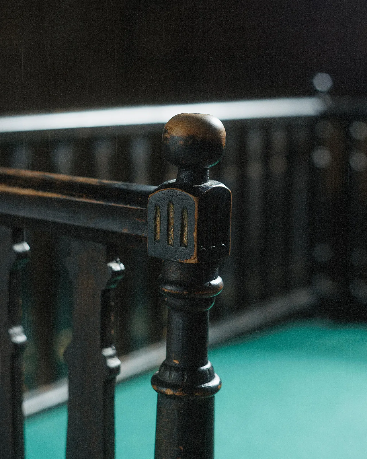 Sofa newly upholstered and with cut decor, 19th century 3