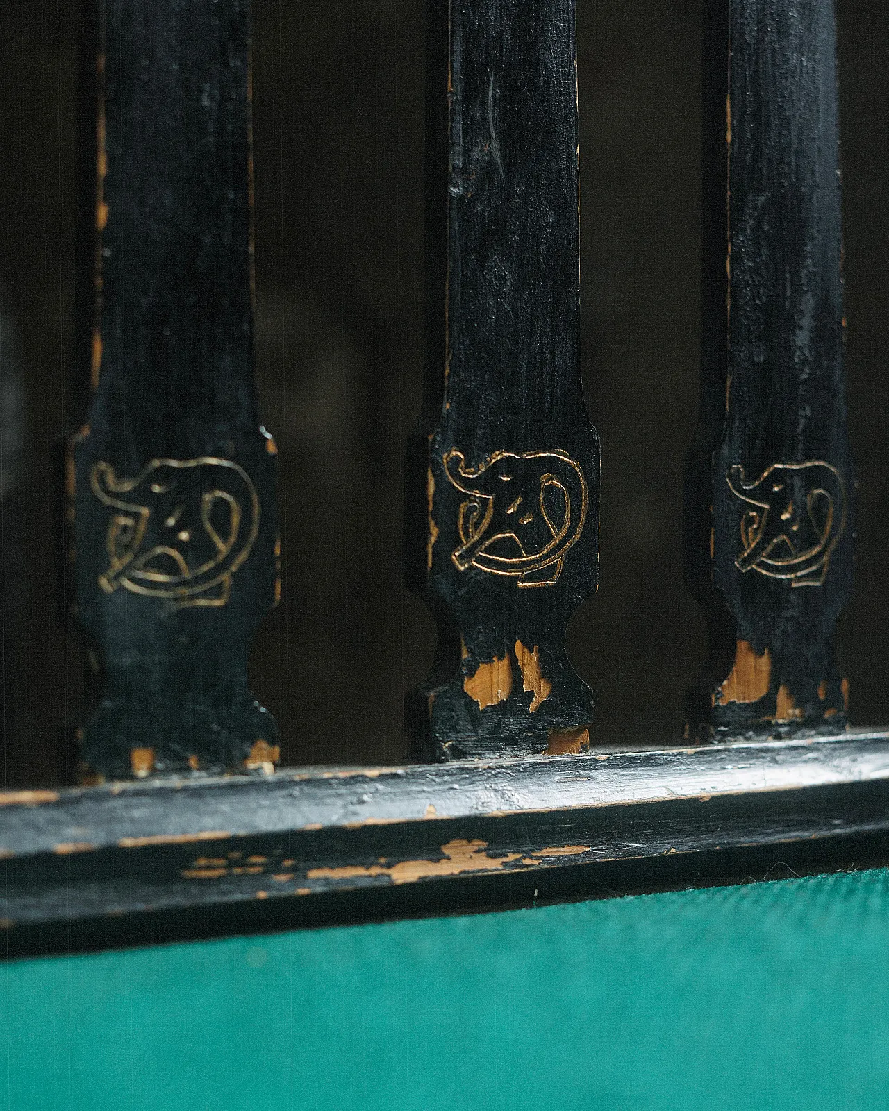 Sofa newly upholstered and with cut decor, 19th century 4