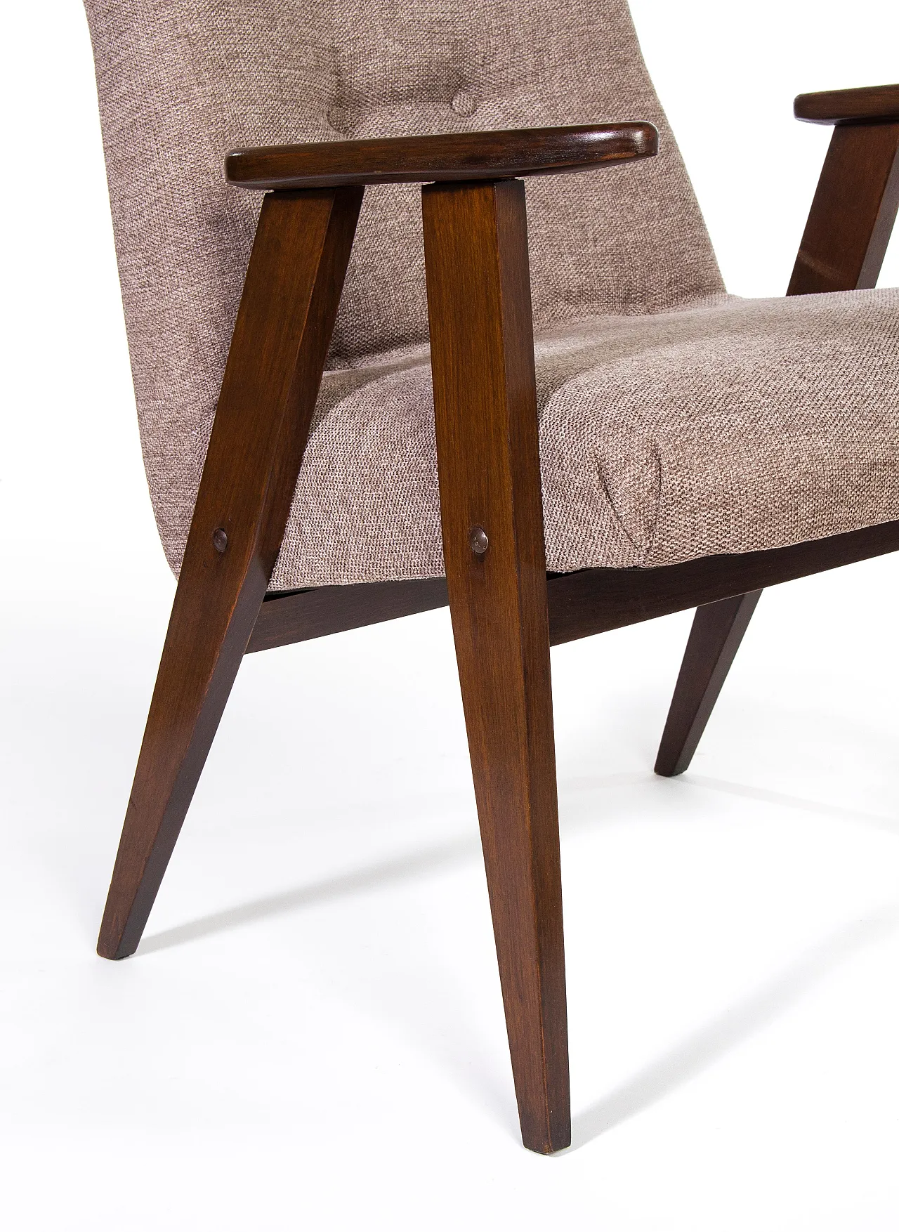 Coppia di poltrone modello n. 366 di Jozef Chierowski, anni '60 6