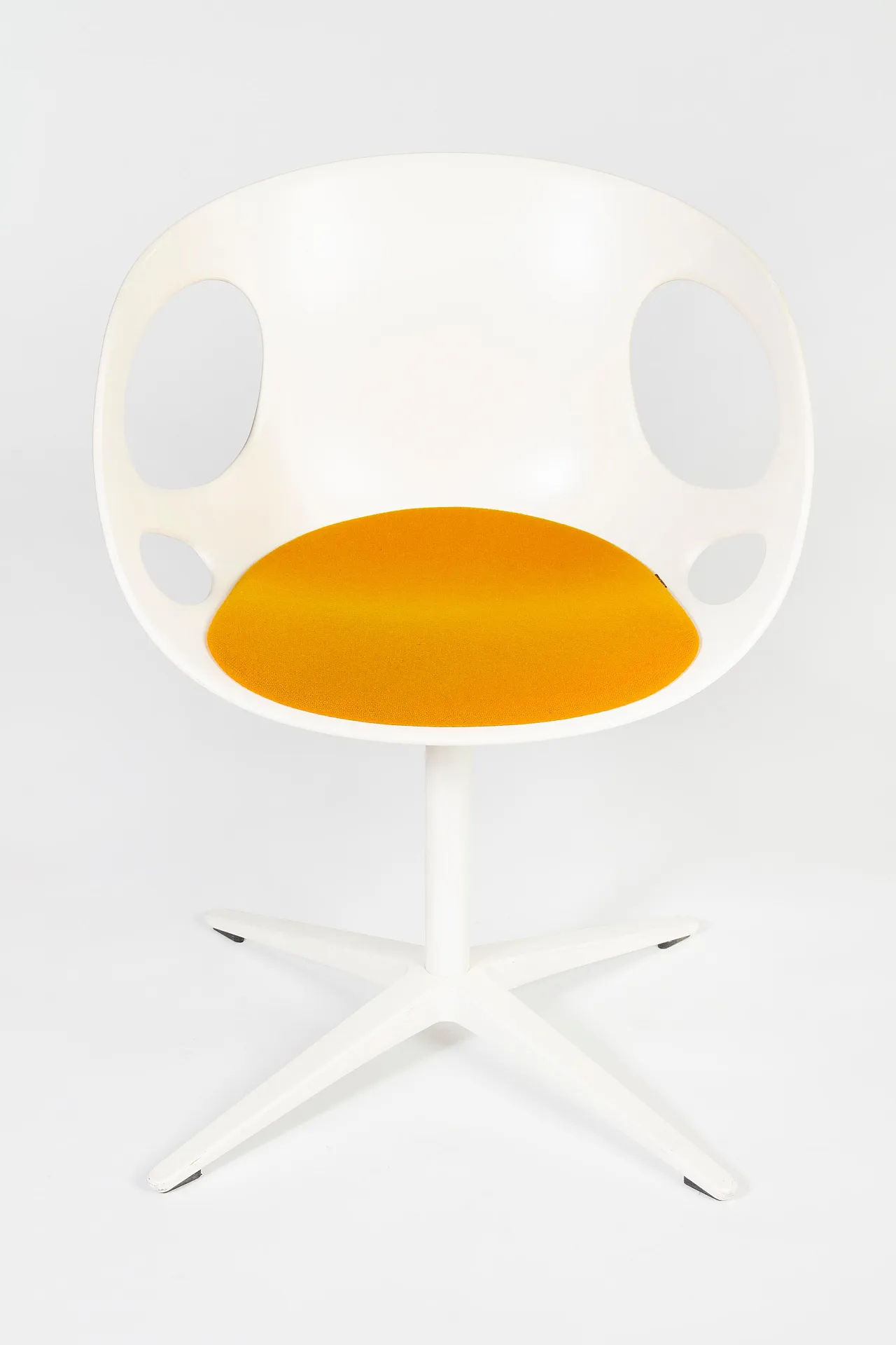 Pair of Fritz Hansen Rin dining swivel chairs by Hiromichi Konno,2000s 6