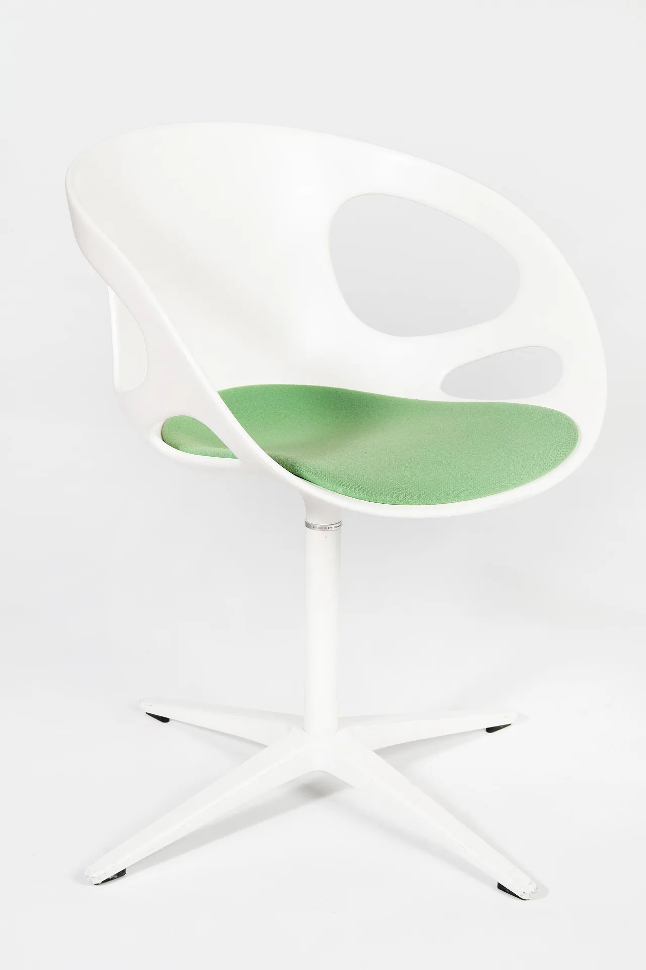 Pair of Fritz Hansen Rin dining swivel chairs by Hiromichi Konno,2000s 10