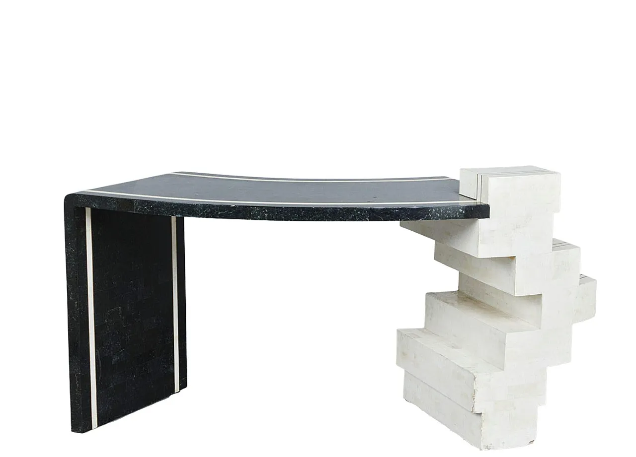 Scrivania unica con impiallacciatura in pietra bianca e nera e intarsi in ottone 3