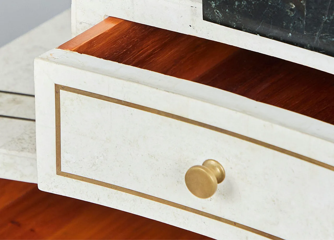 Scrivania unica con impiallacciatura in pietra bianca e nera e intarsi in ottone 8