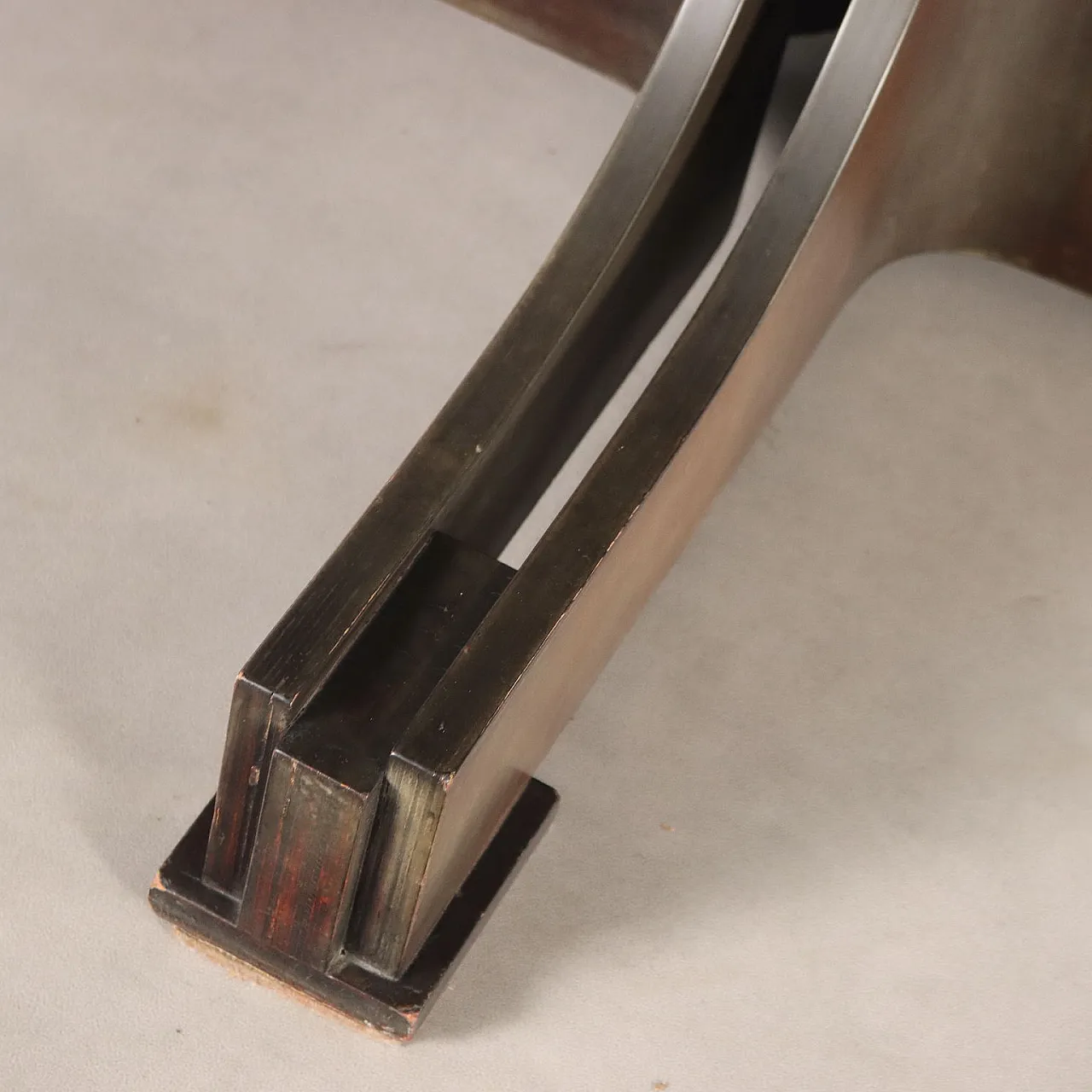 Exotic veneered wooden dining table, 20th century 10