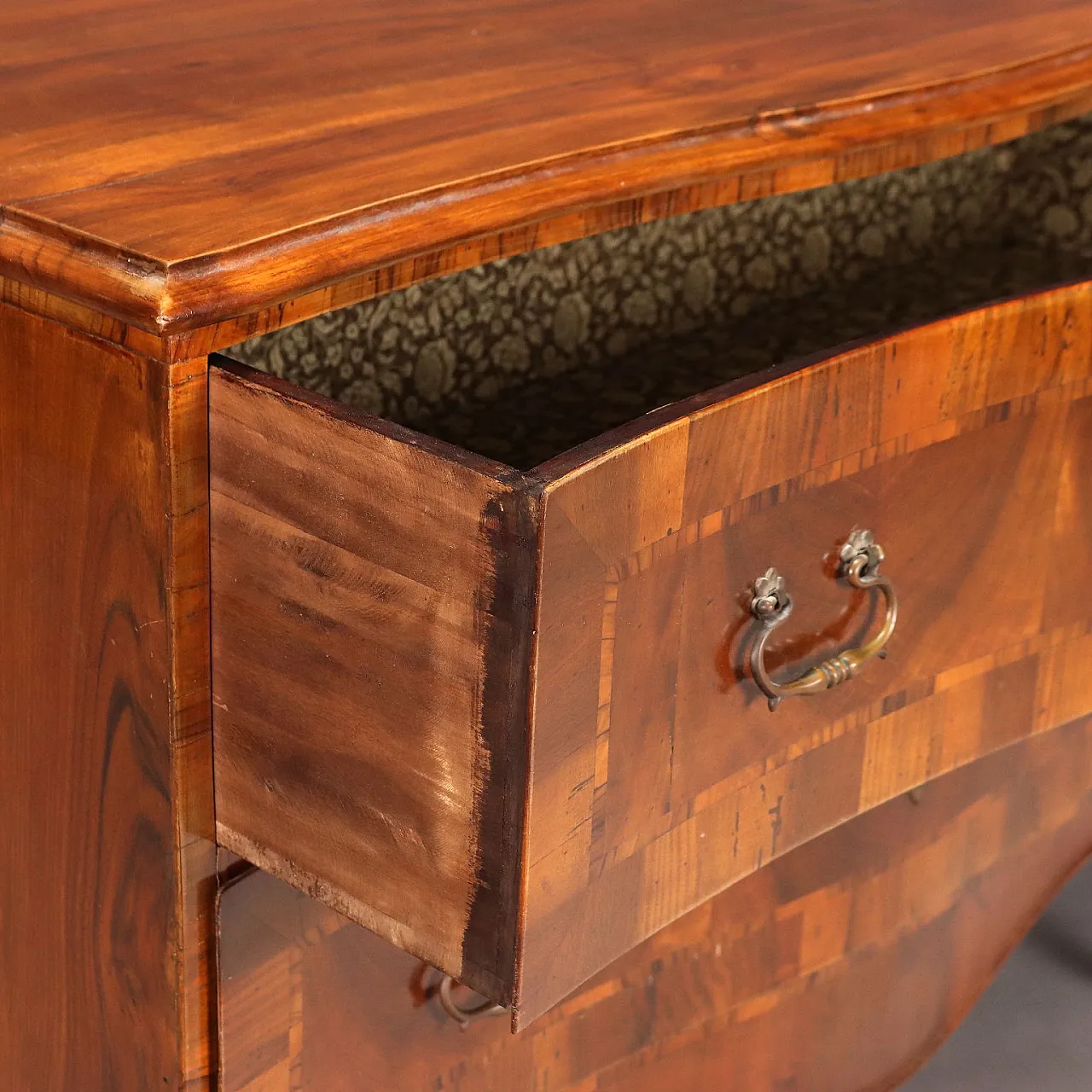 Cassettone a due cassetti in stile barocco, metà '900 4