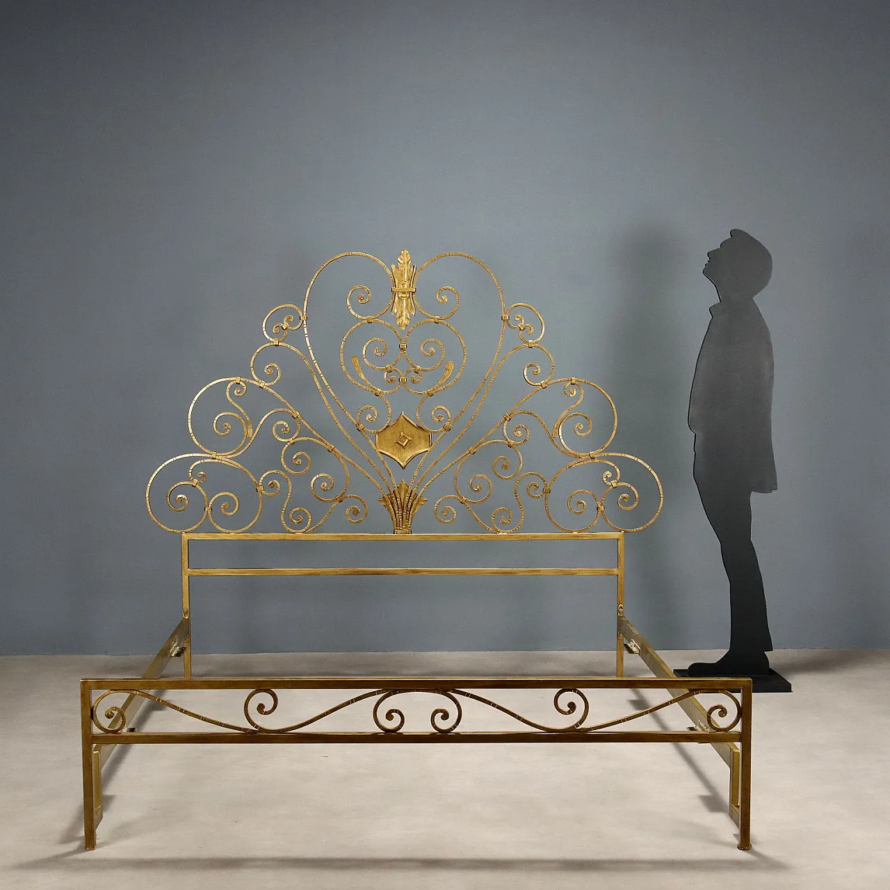 Letto in ottone con decorazioni, metà '900 3