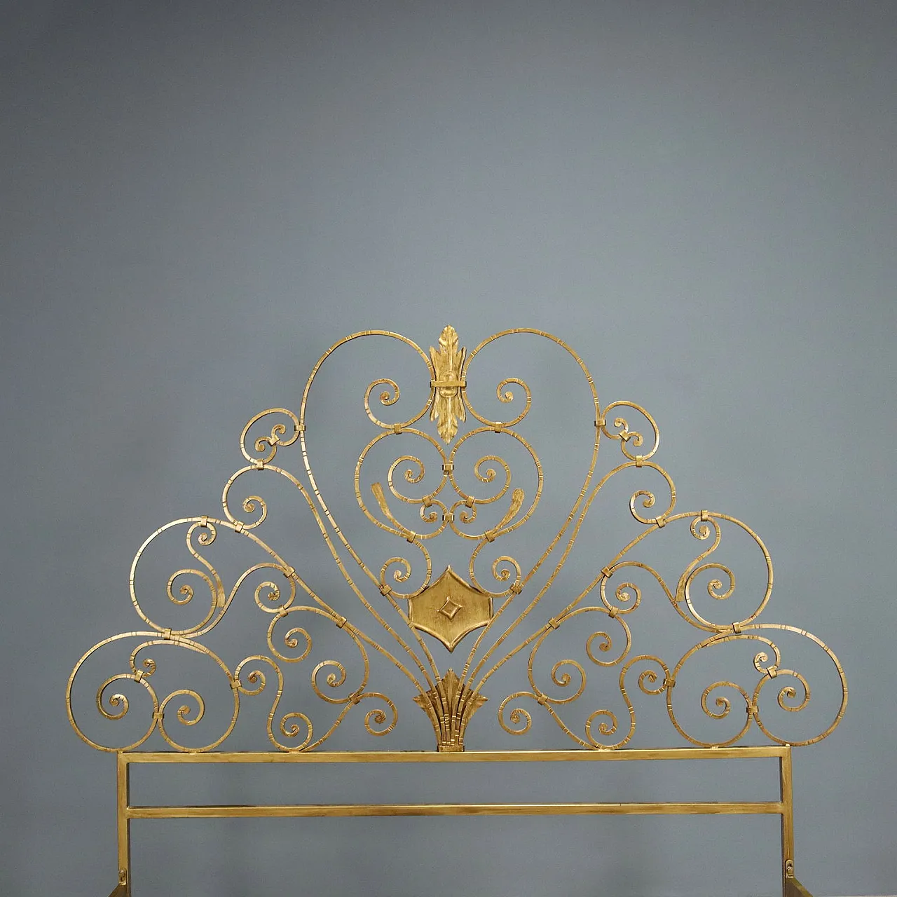 Letto in ottone con decorazioni, metà '900 5