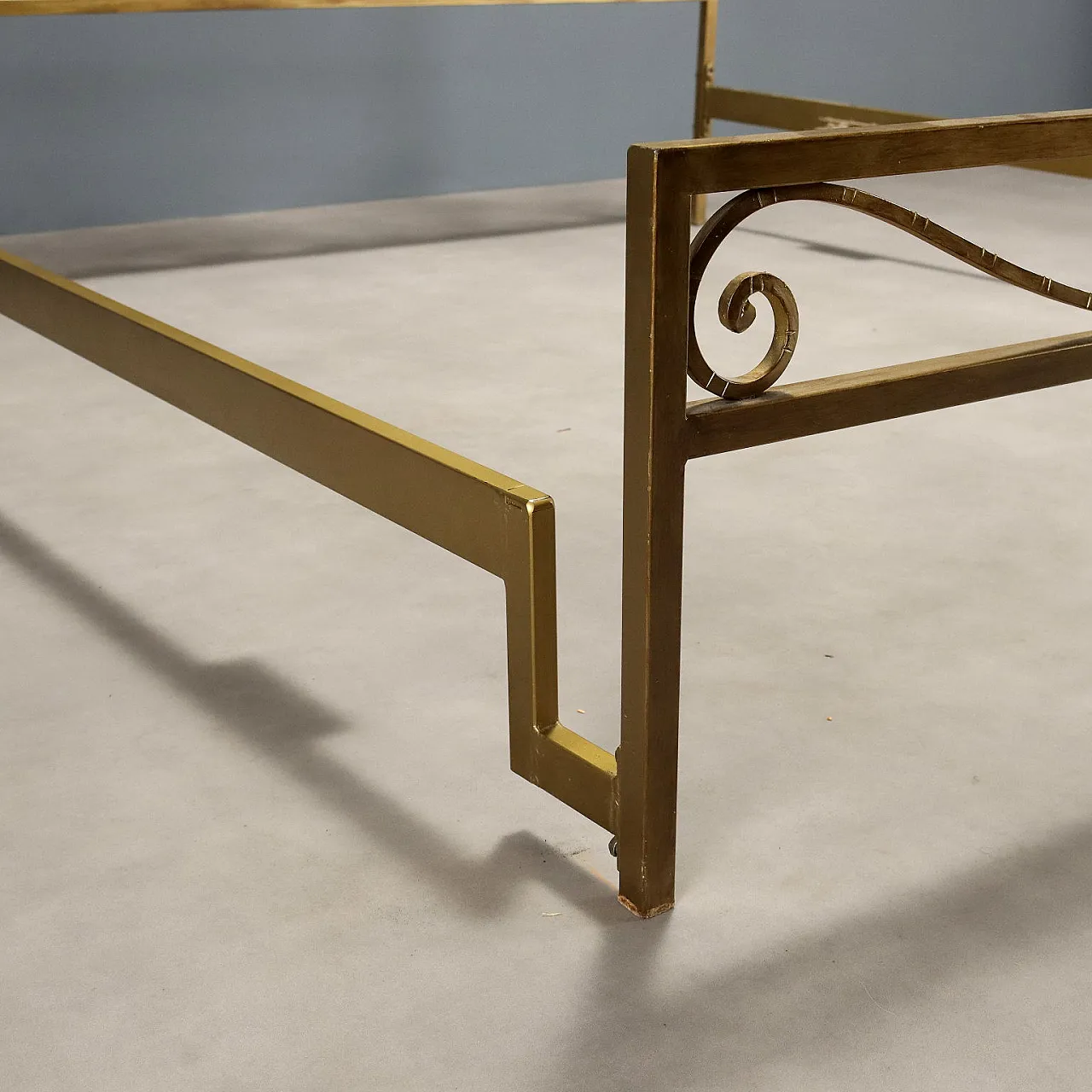 Letto in ottone con decorazioni, metà '900 8