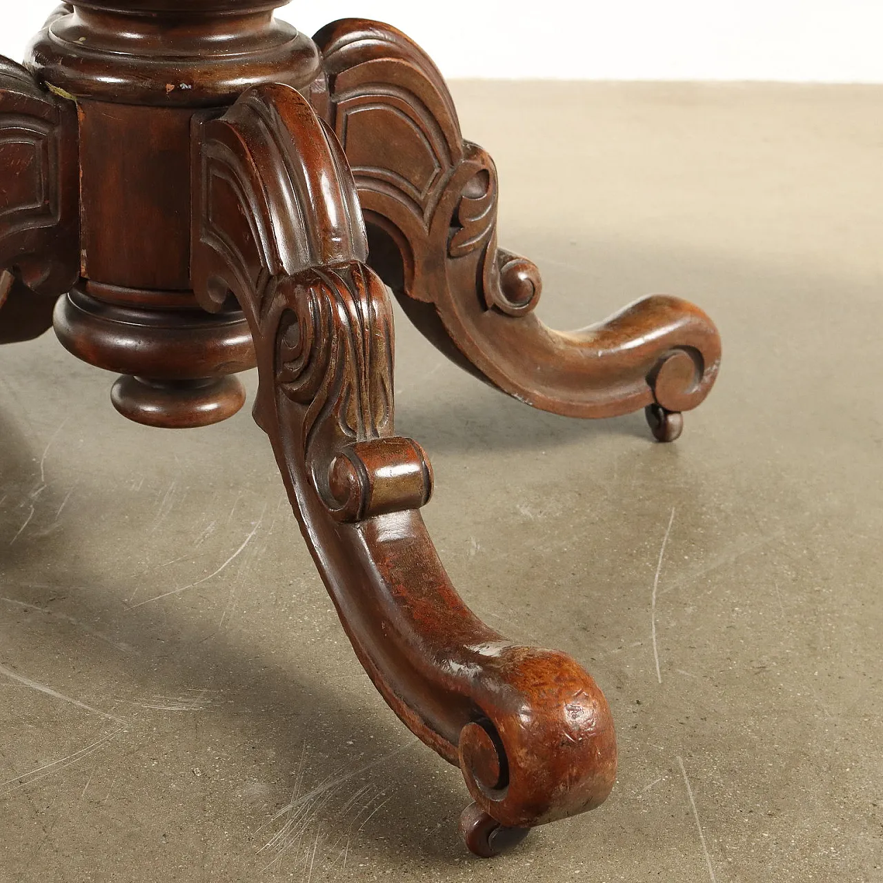 Tavolo Vittoriano in noce con ruote, fine '800 9