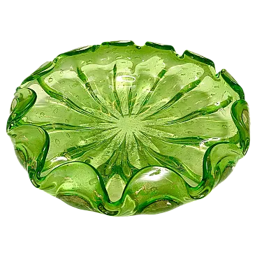 Grande ciotola o centrotavola in vetro di Murano verde Bullicante con foglie d'oro, Italia