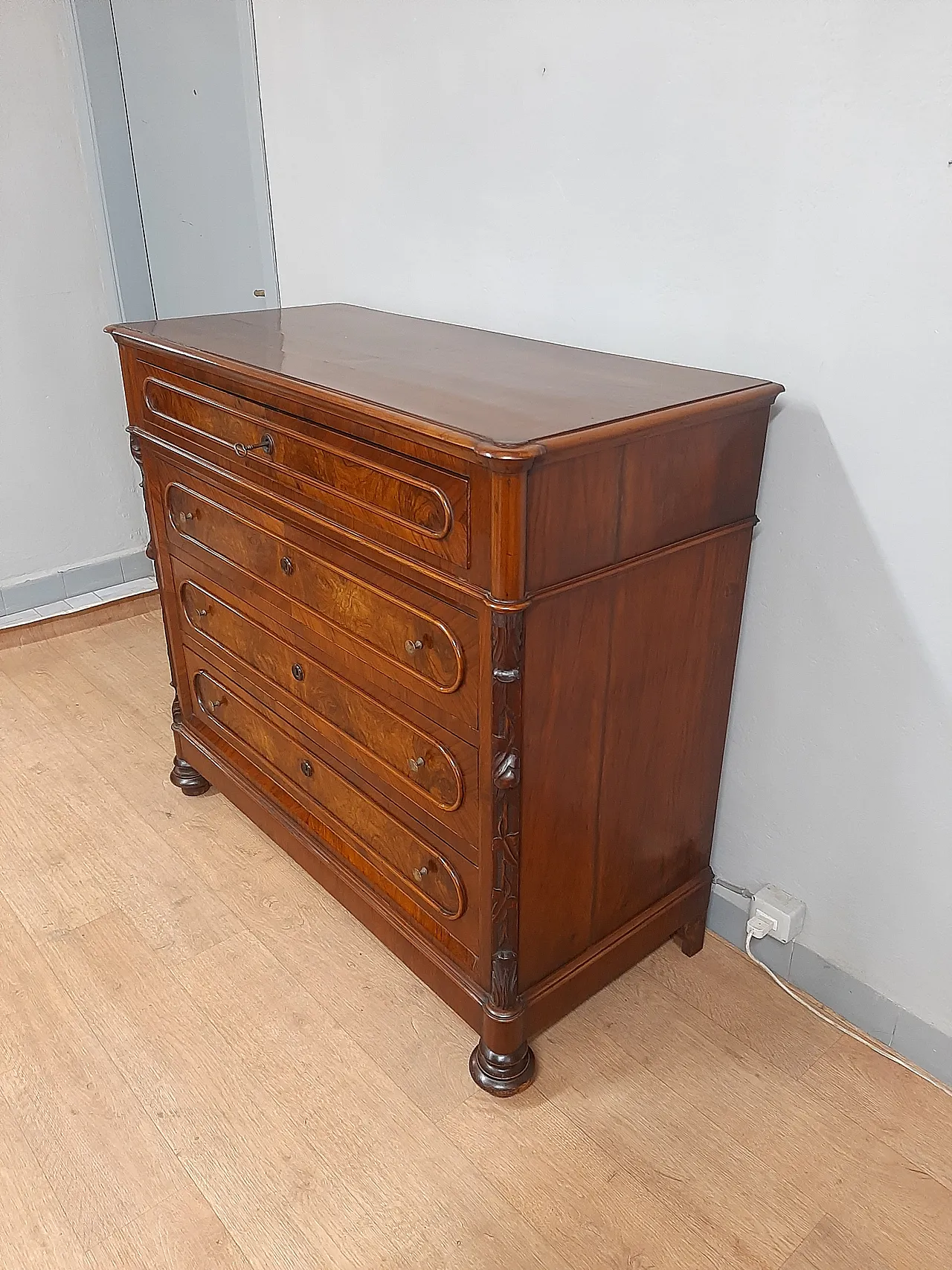 Chest of drwaers in walmut Louis Philippe, 1870 1