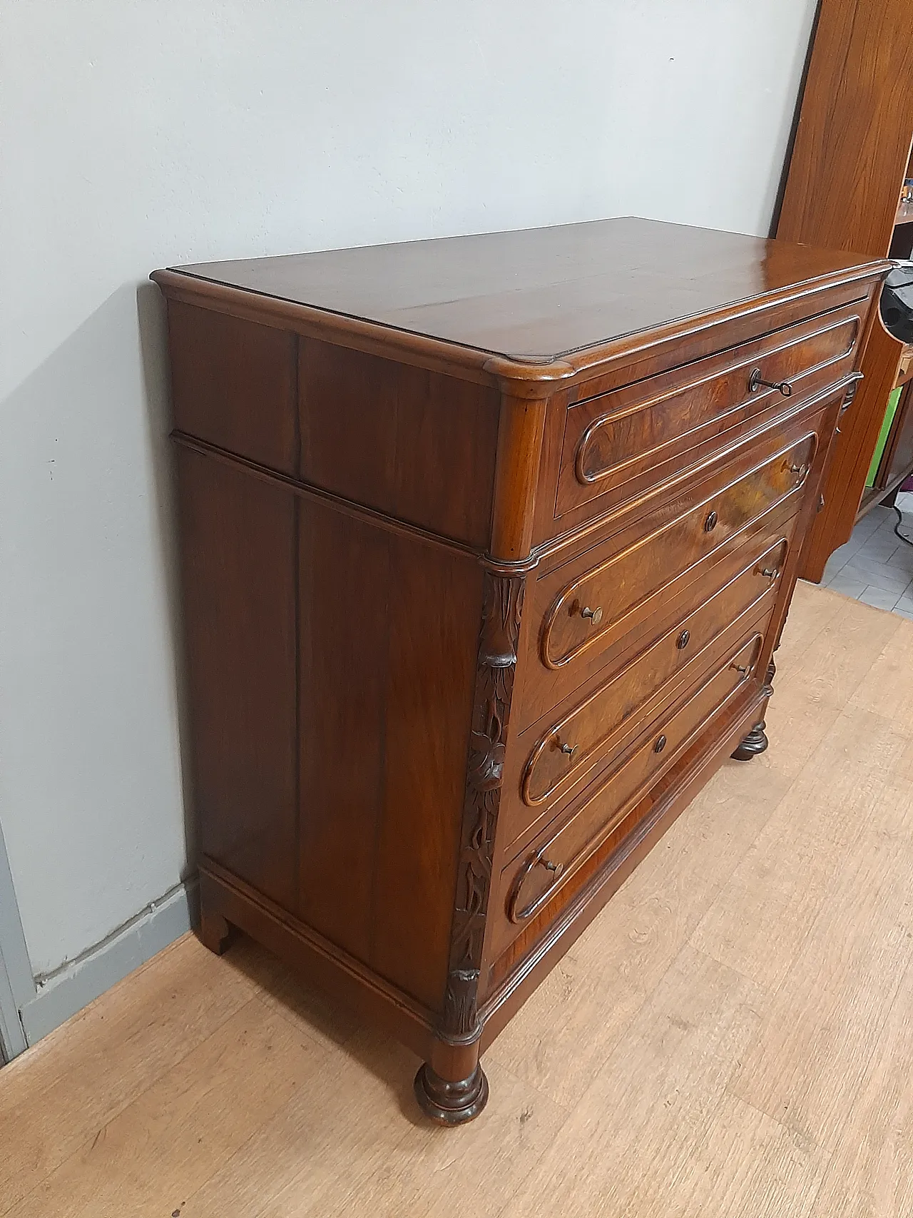 Chest of drwaers in walmut Louis Philippe, 1870 4