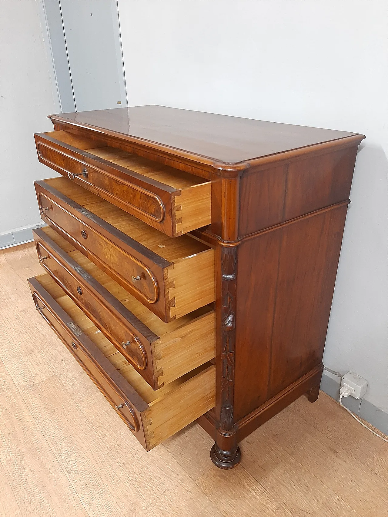 Chest of drwaers in walmut Louis Philippe, 1870 9