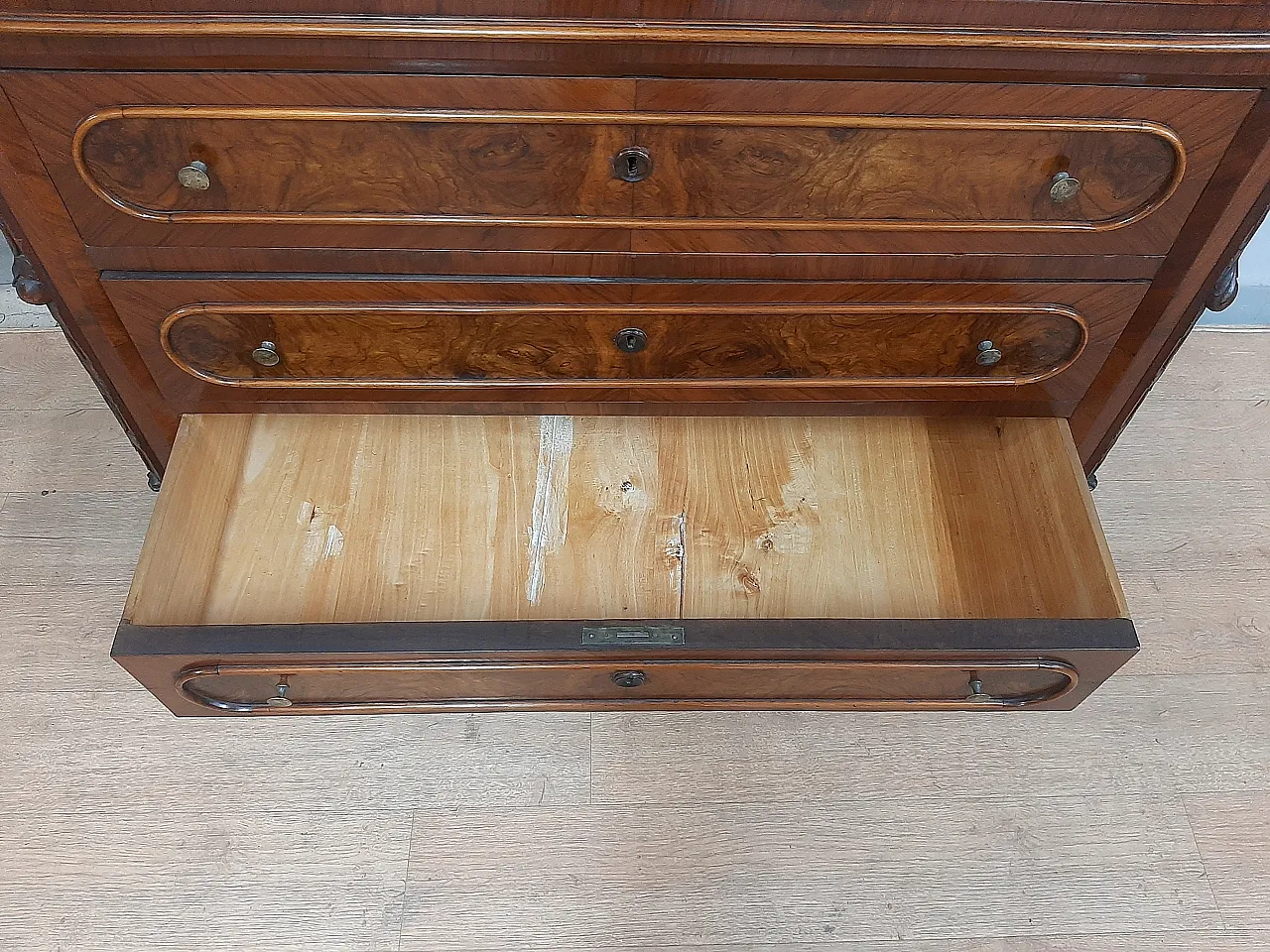 Chest of drwaers in walmut Louis Philippe, 1870 10