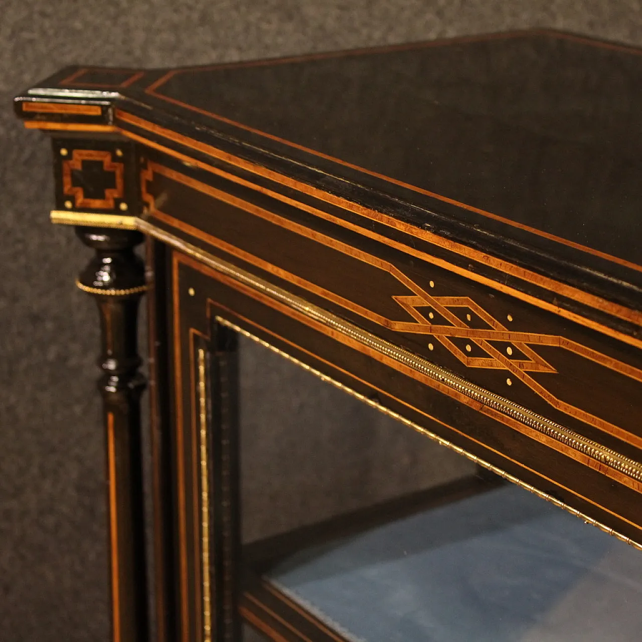 Vetrina inglese intarsiata, '800 11