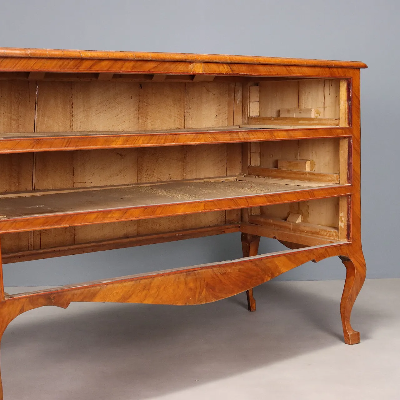 Three-drawer chest of drawers, late 18th century 7