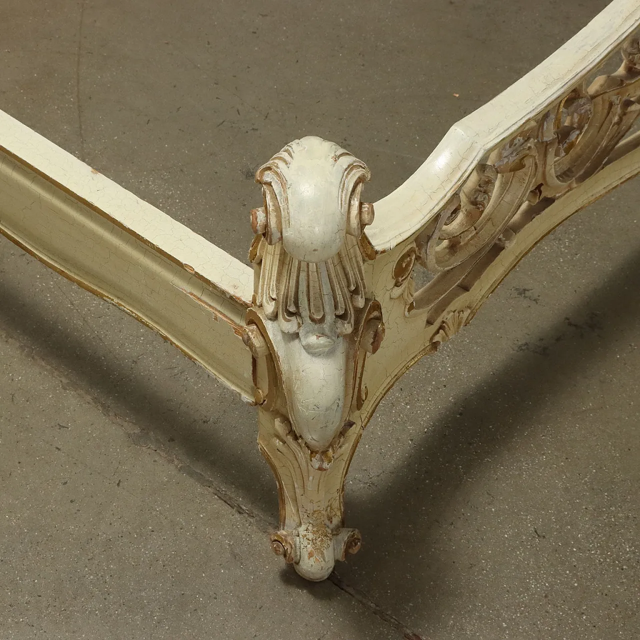 Rococo style double bed carved in lacquered wood, 20th century 8