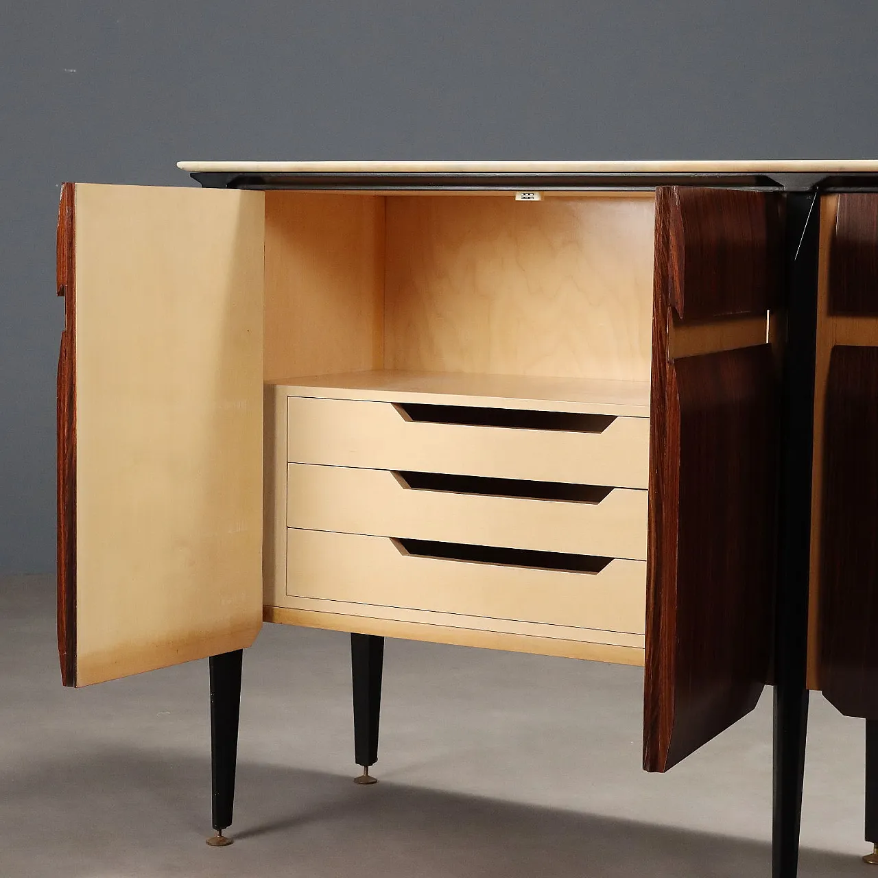 Sideboard in exotic woods, laminate and brass inserts, 20th century 3