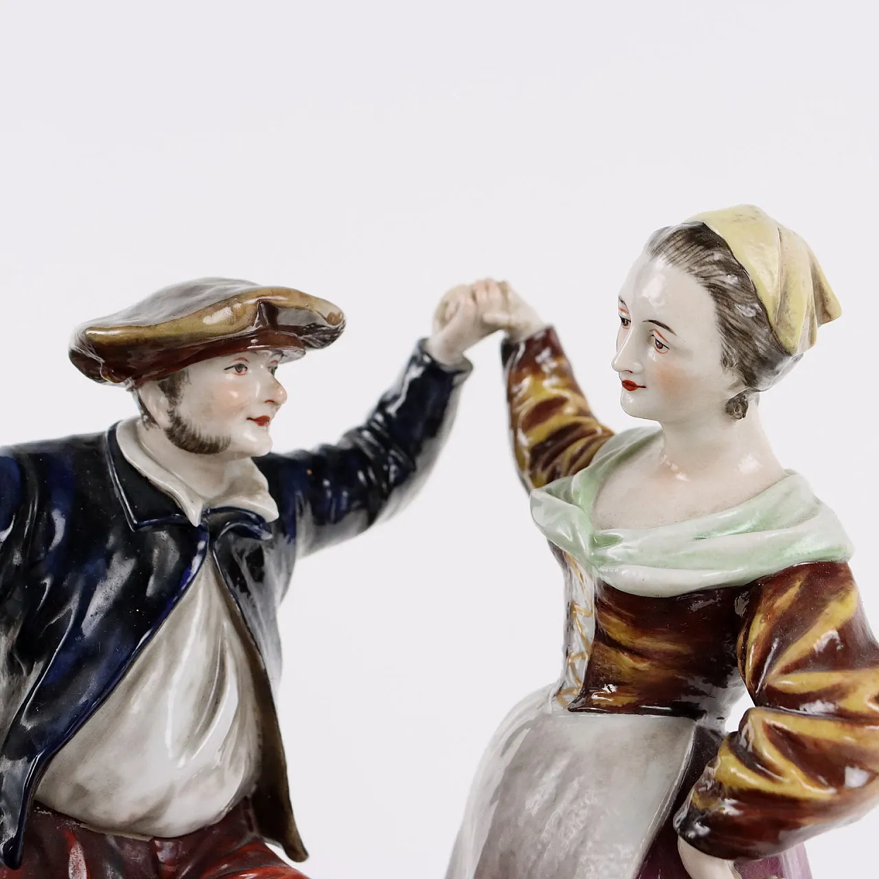 Scultura di figure danzanti in porcellana di Turingia, metà '800 4