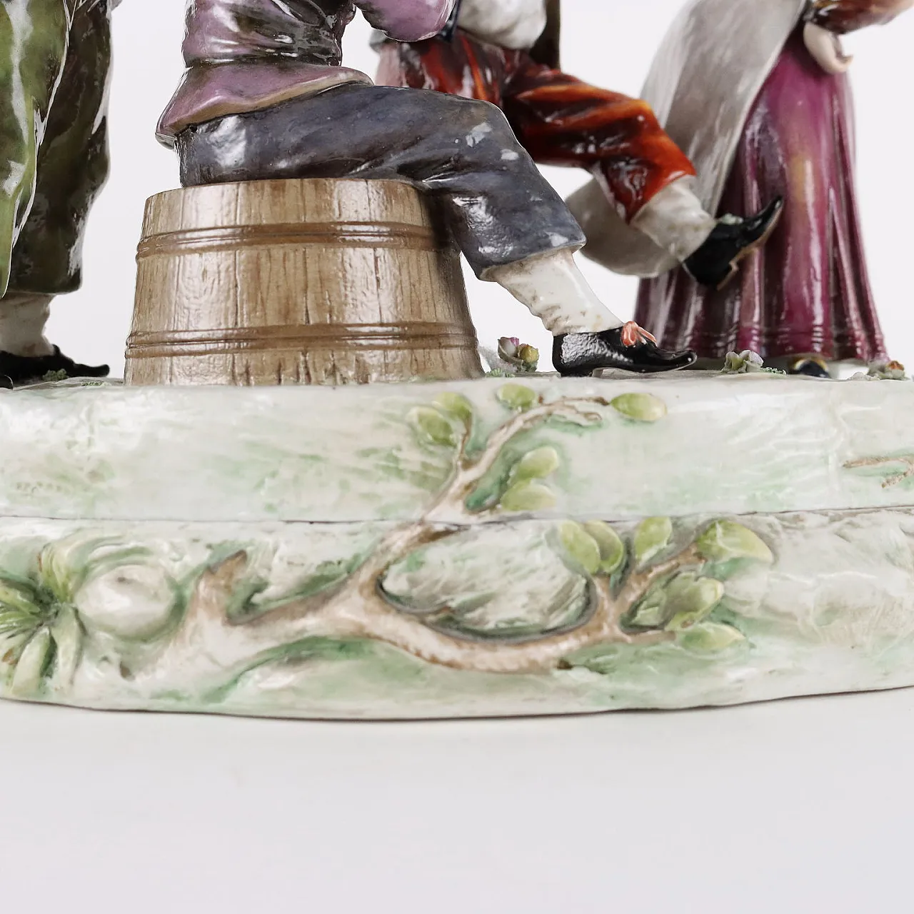 Scultura di figure danzanti in porcellana di Turingia, metà '800 7