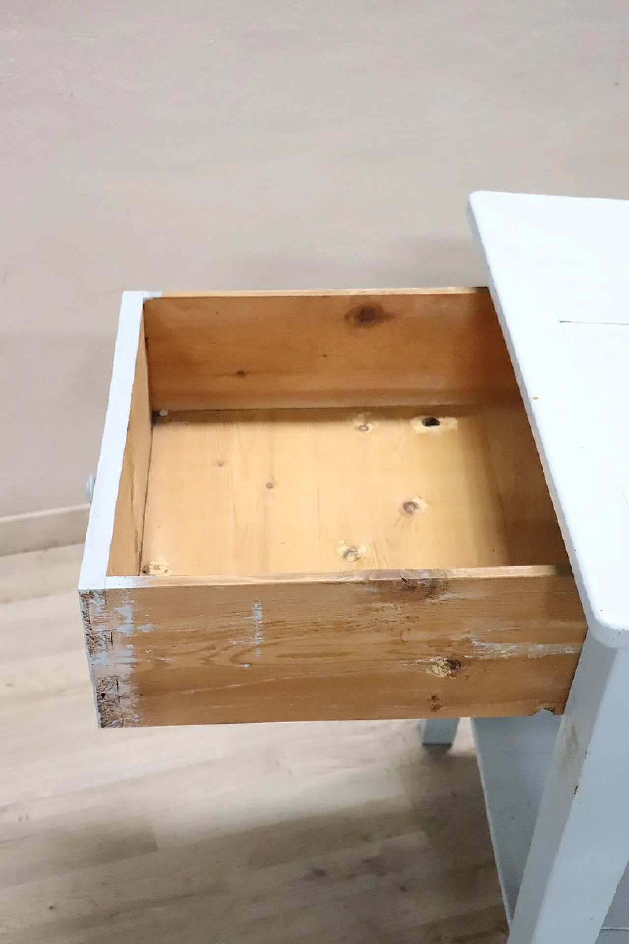 Kitchen or work table in late 19th century lacquered fir 7