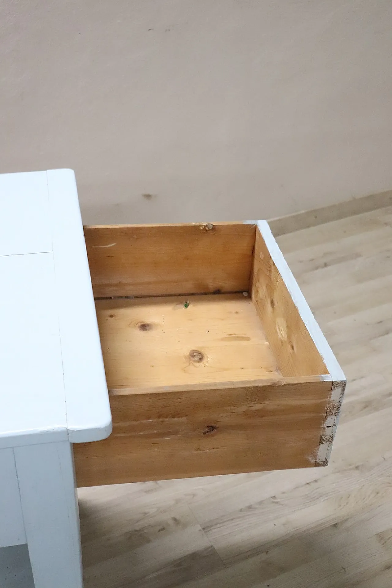 Kitchen or work table in late 19th century lacquered fir 8