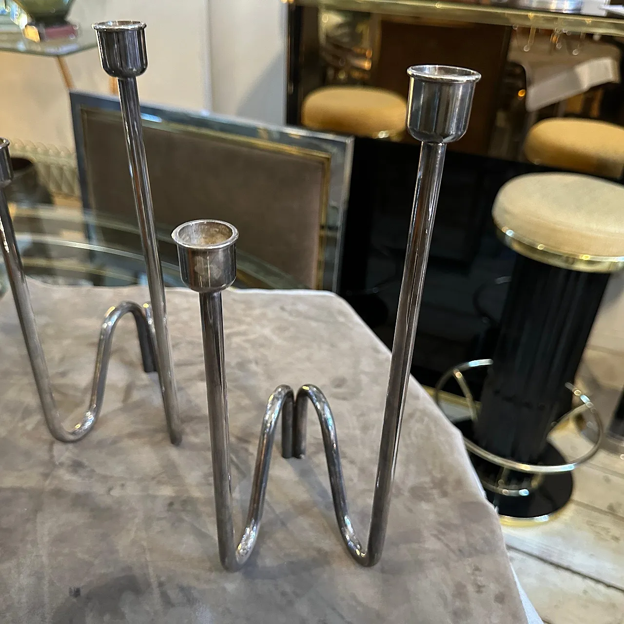 Coppia di candelabri Lino Sabattini placcati in argento, anni '80 7