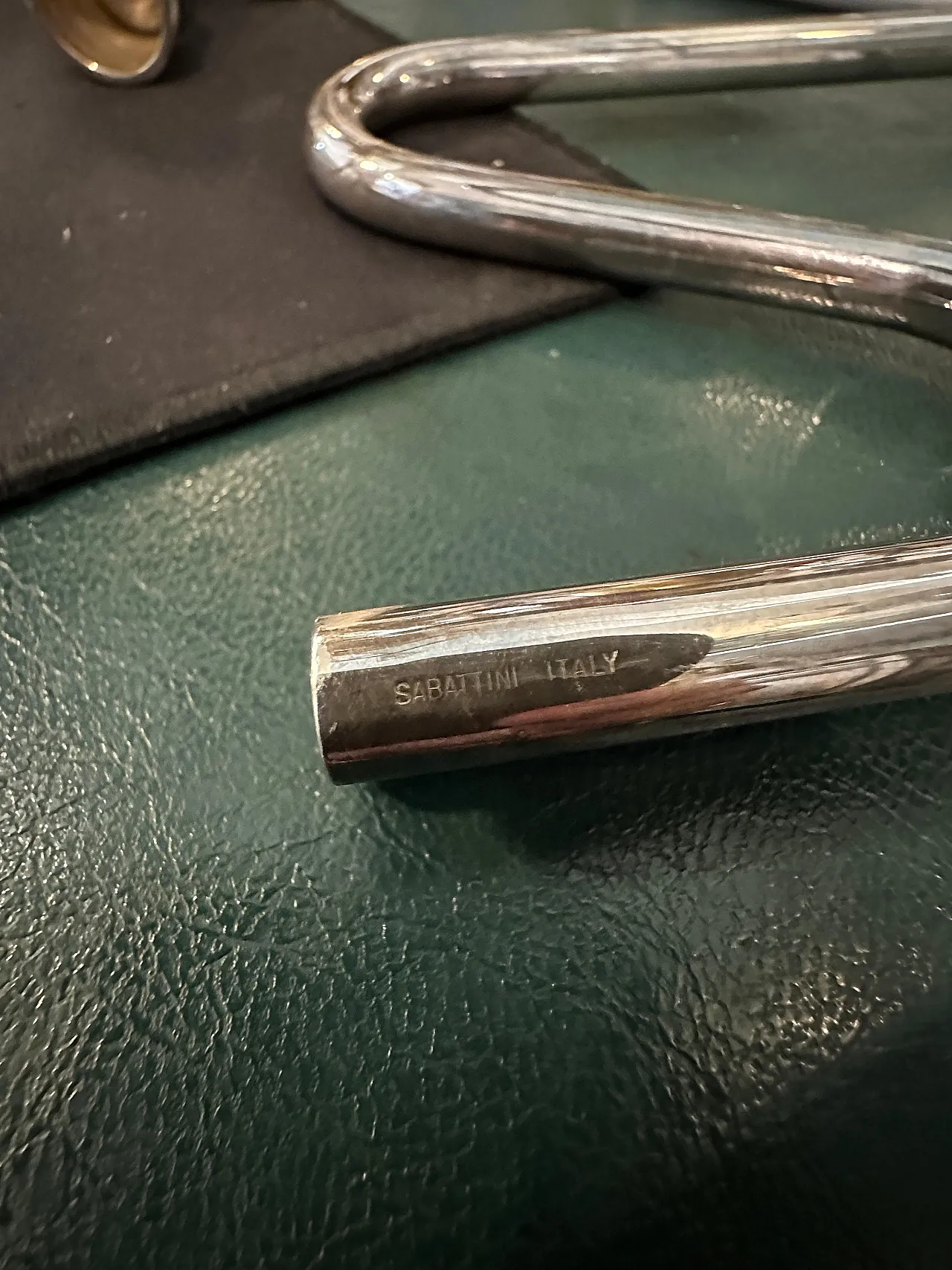 Coppia di candelabri Lino Sabattini placcati in argento, anni '80 8