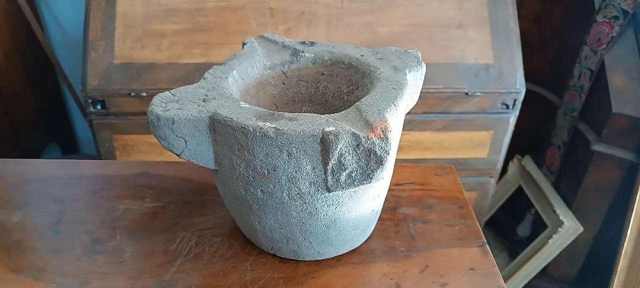 Mortaio in pietra con beccucci, '600 9