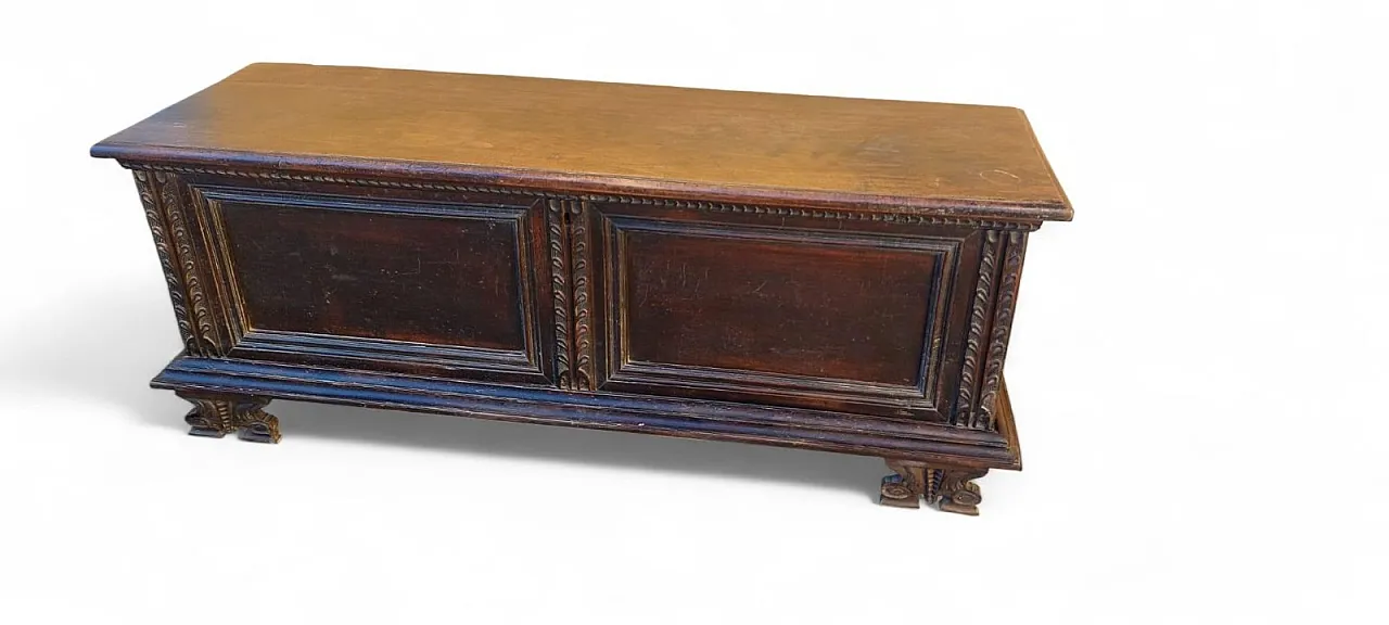 Carved walnut wood chest, 17th century 2