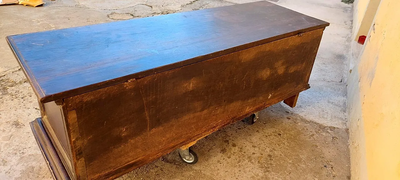 Carved walnut wood chest, 17th century 4