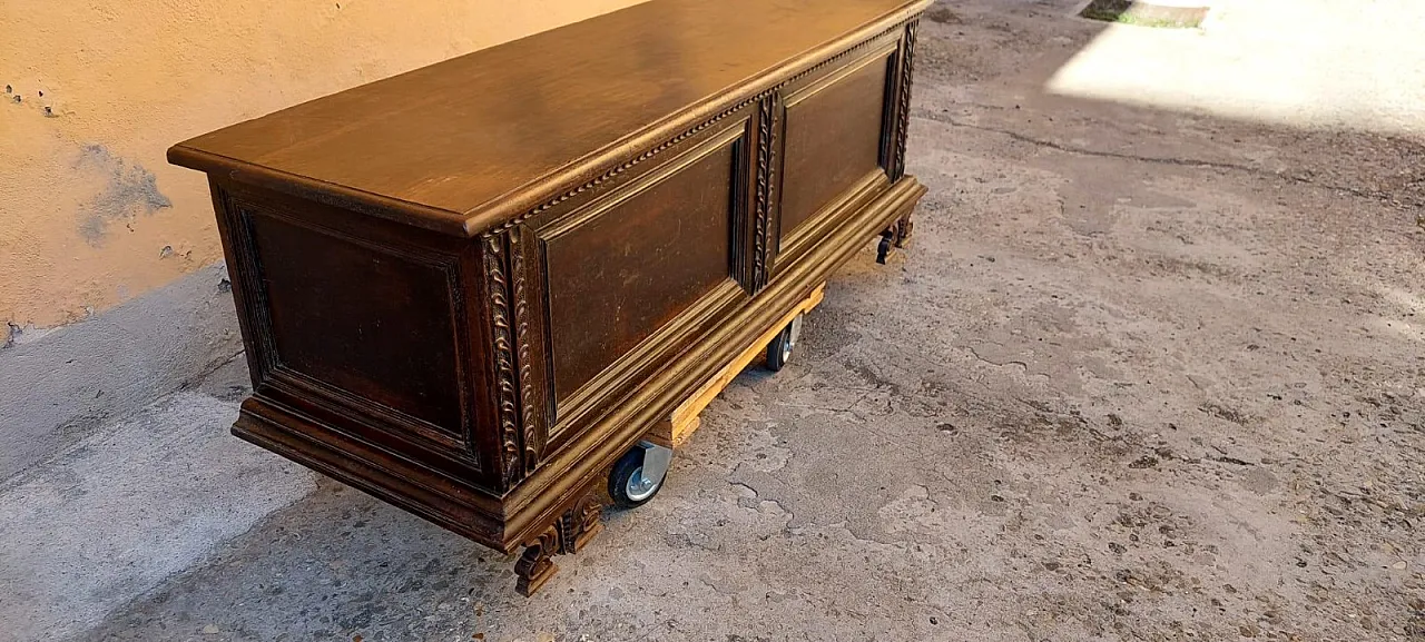 Carved walnut wood chest, 17th century 5