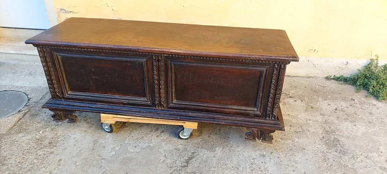 Carved walnut wood chest, 17th century 6