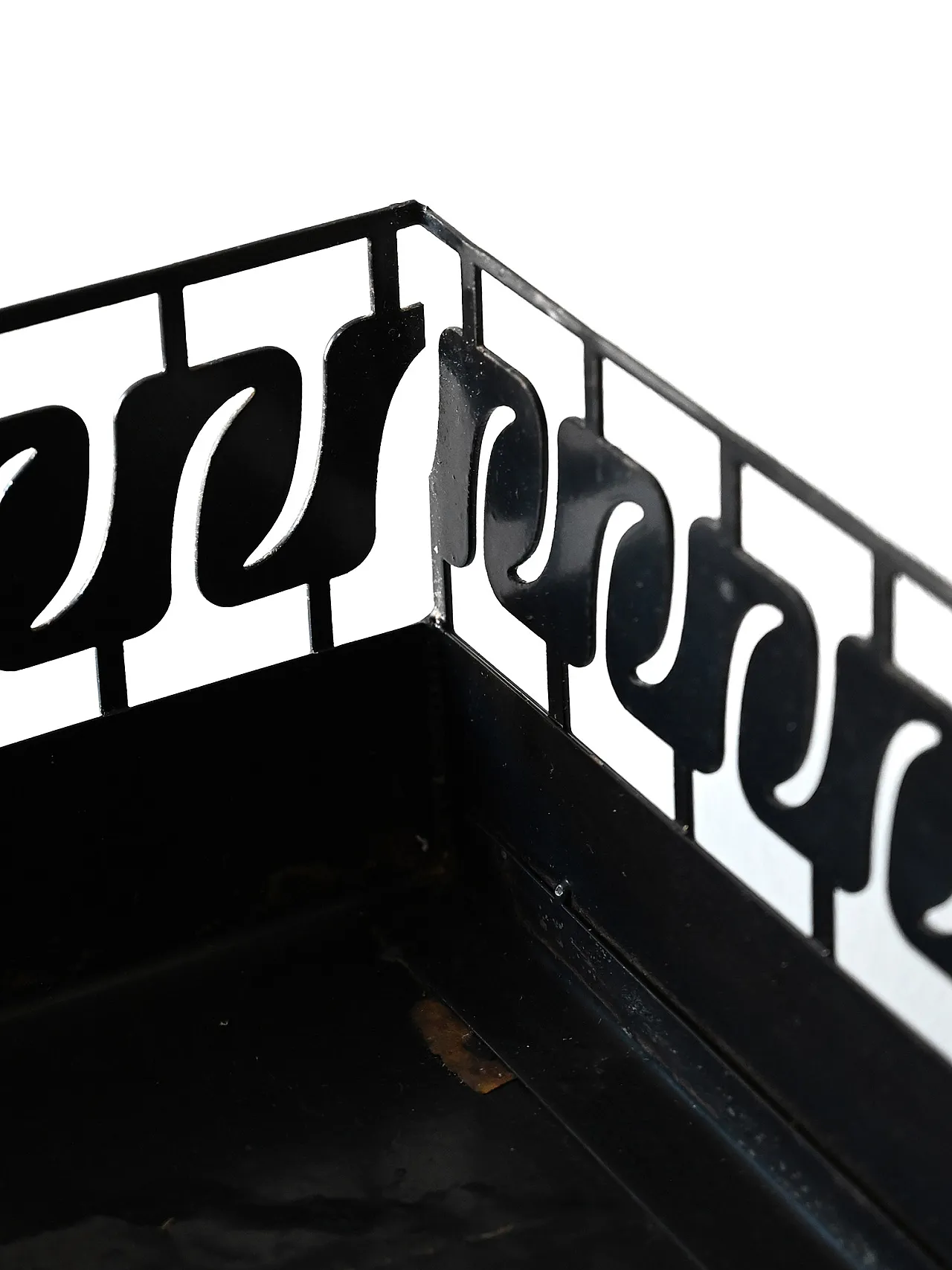 Fioriera scandinava in metallo dipinto di nero, anni '60 15