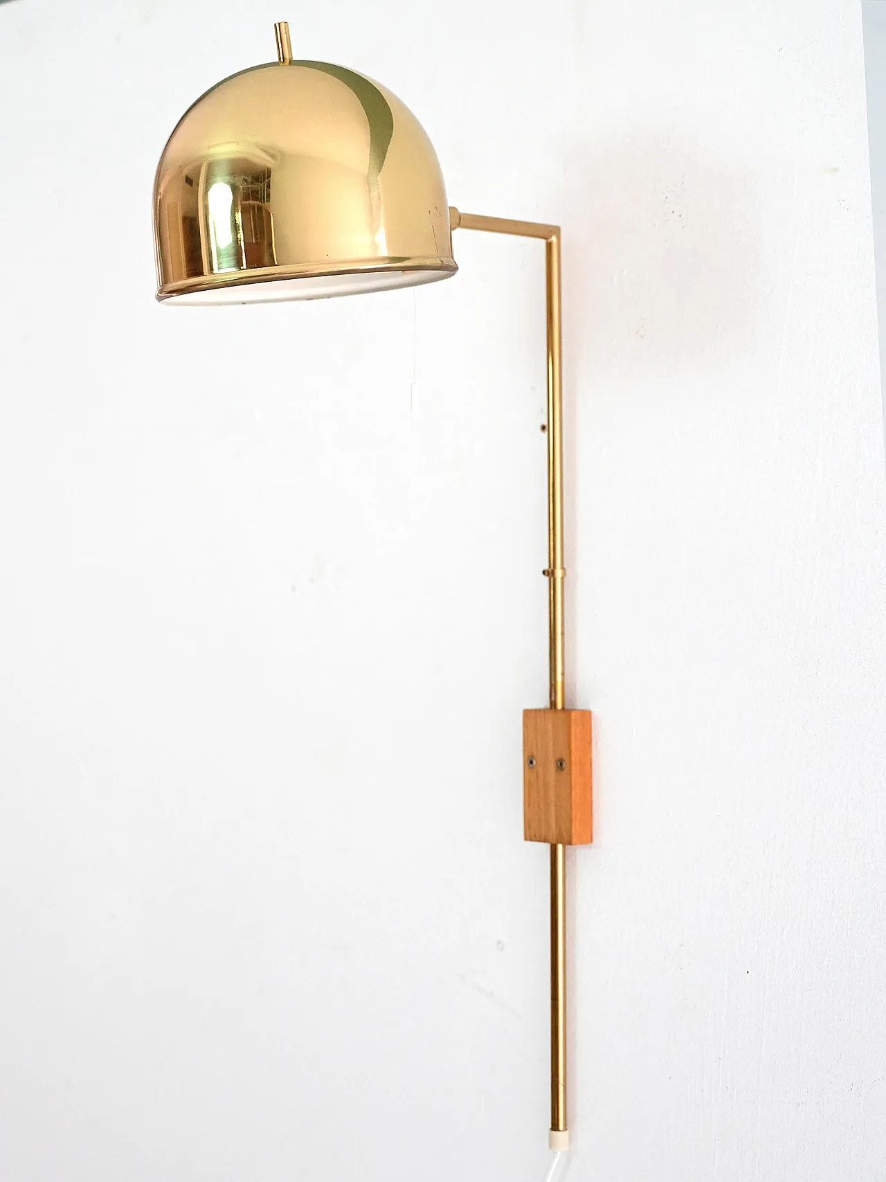 V-75 wall lamp by Eje Ahlgren 3