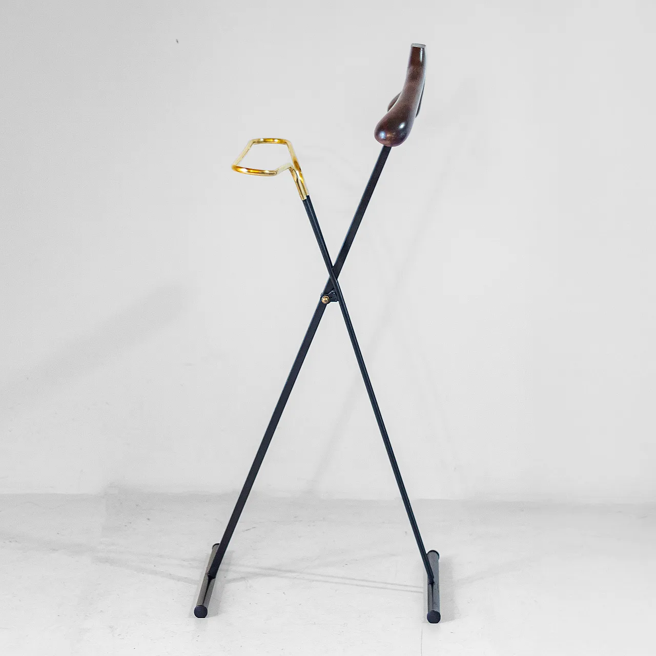 Italian folding valet stand in beech by Fratelli Reguitti, 50s 3