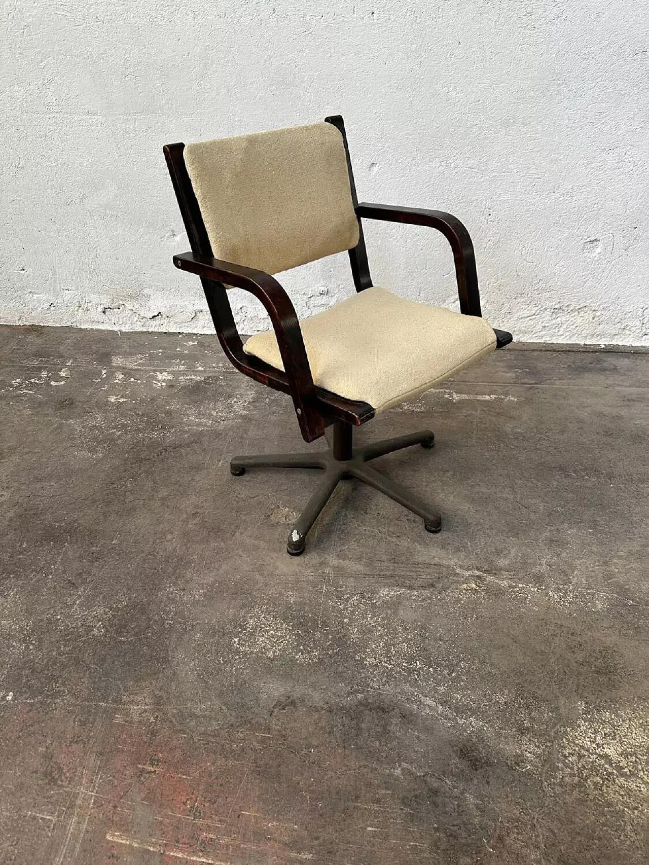 Swivel office chair by Trio Raita, 20th century 4