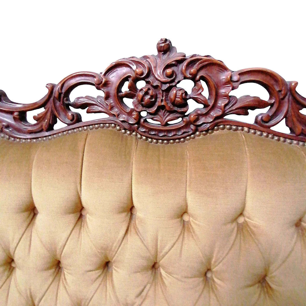 Divano barocco in velluto dorato, anni '50 4