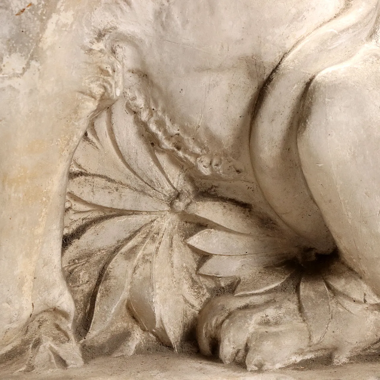 Scultura in gesso raffigurante un leone seduto, '800 8