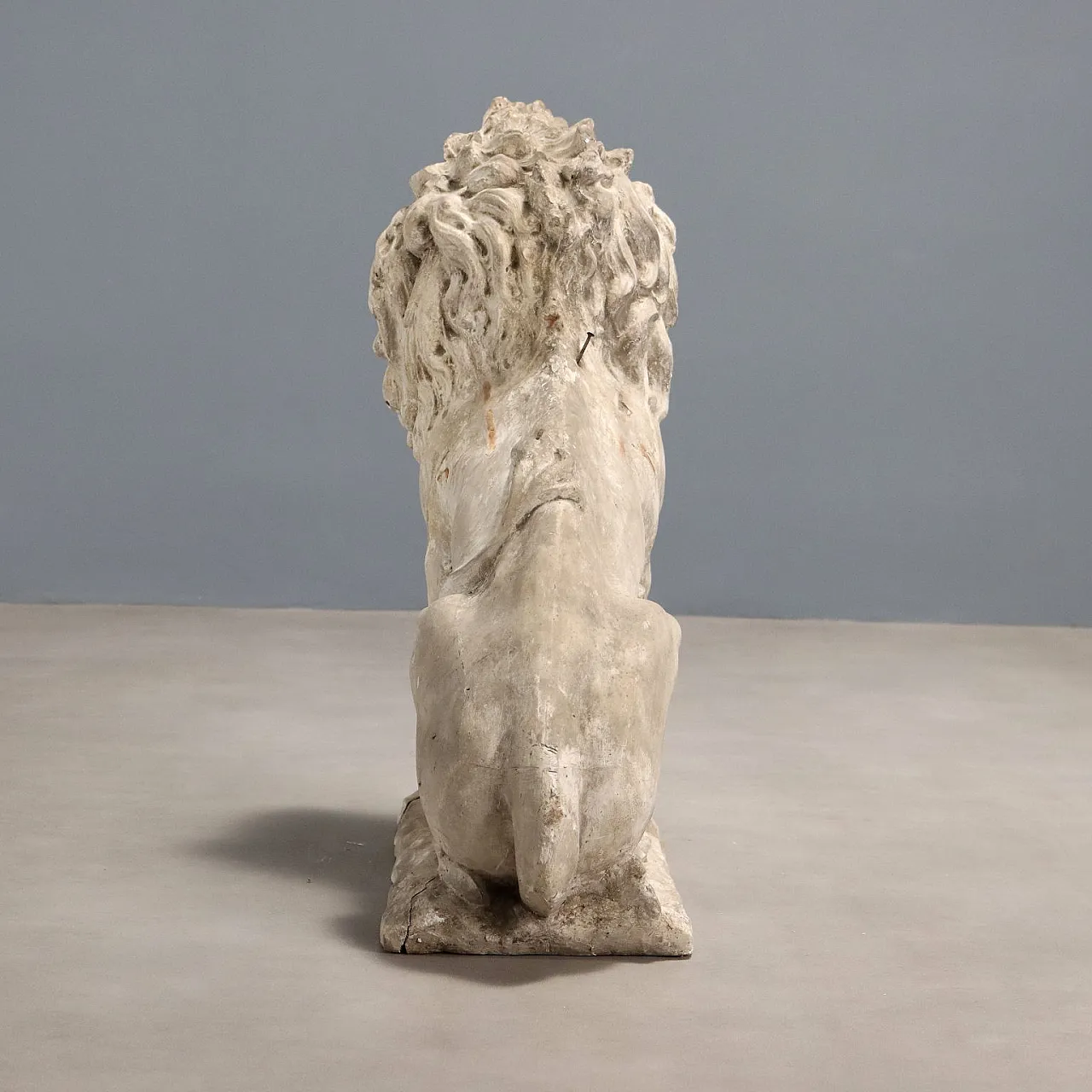 Scultura in gesso raffigurante un leone seduto, '800 9