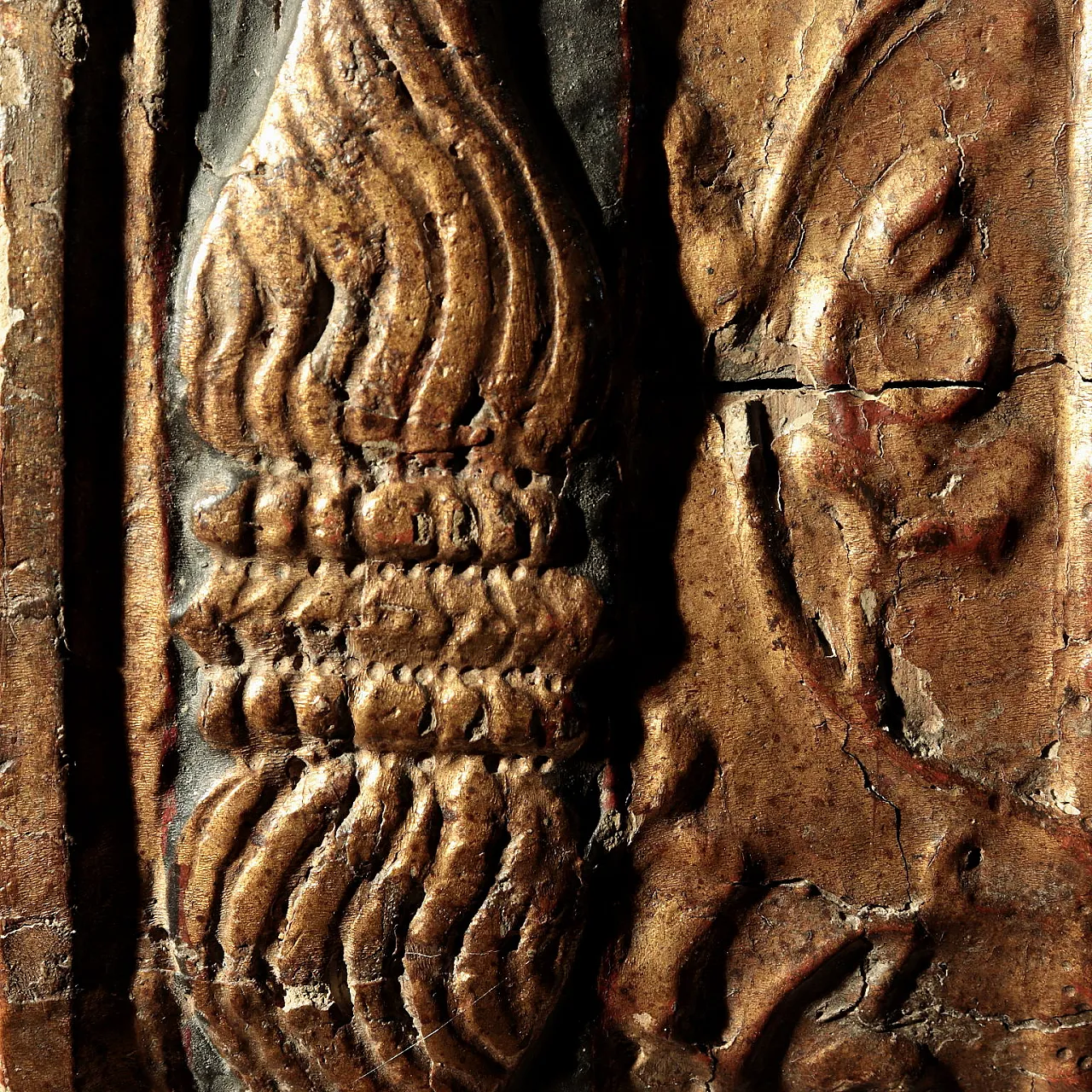 Scatola dorata in legno inciso e dipinto, '500 5