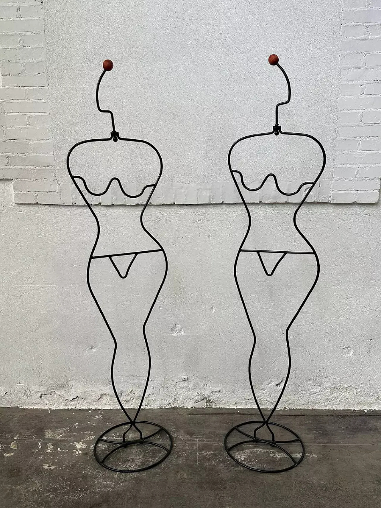 Coppia di appendiabiti da donnadi Ehlen Johansson per Ikea, anni '80 3