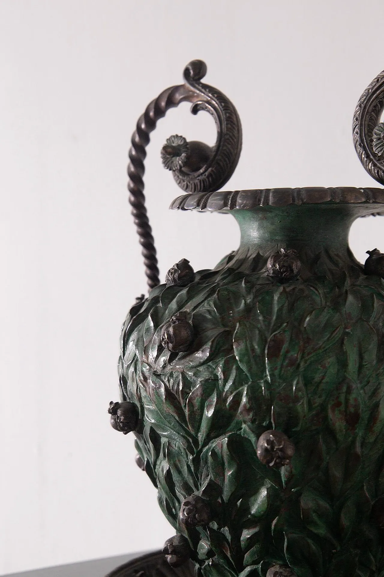 Vaso con base in rame e placcatura parziale in argento, '800 10