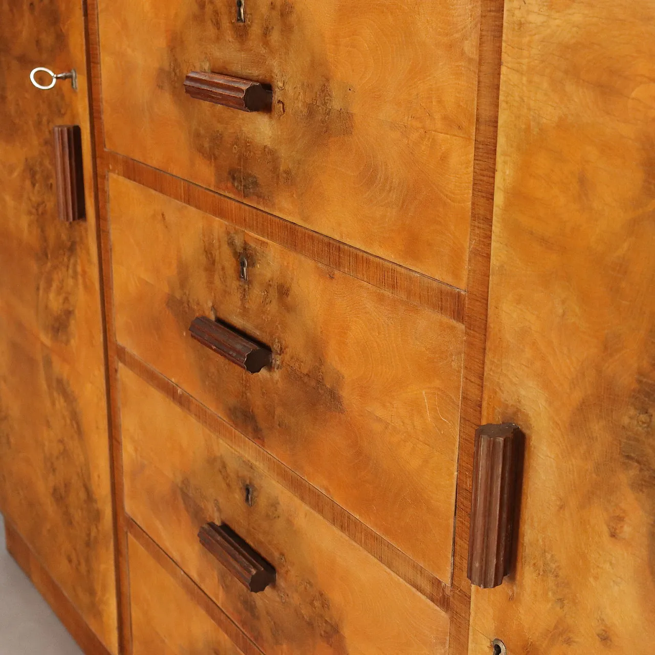 Mobile con ante battenti e cassetti in radica di noce, '900 6