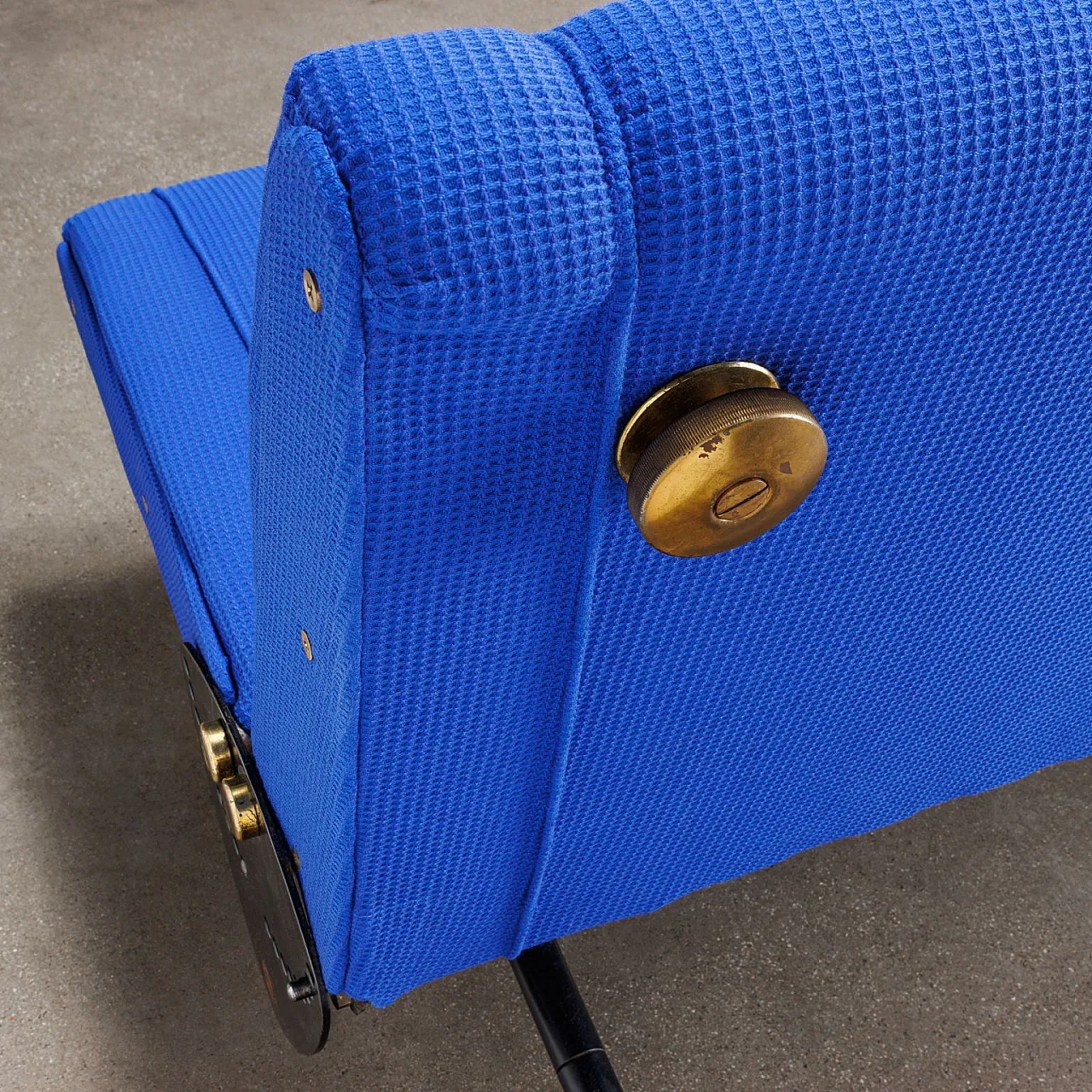 Divano D70 in metallo e tessuto blu di Osvaldo Borsani per Tecno, 1954 5