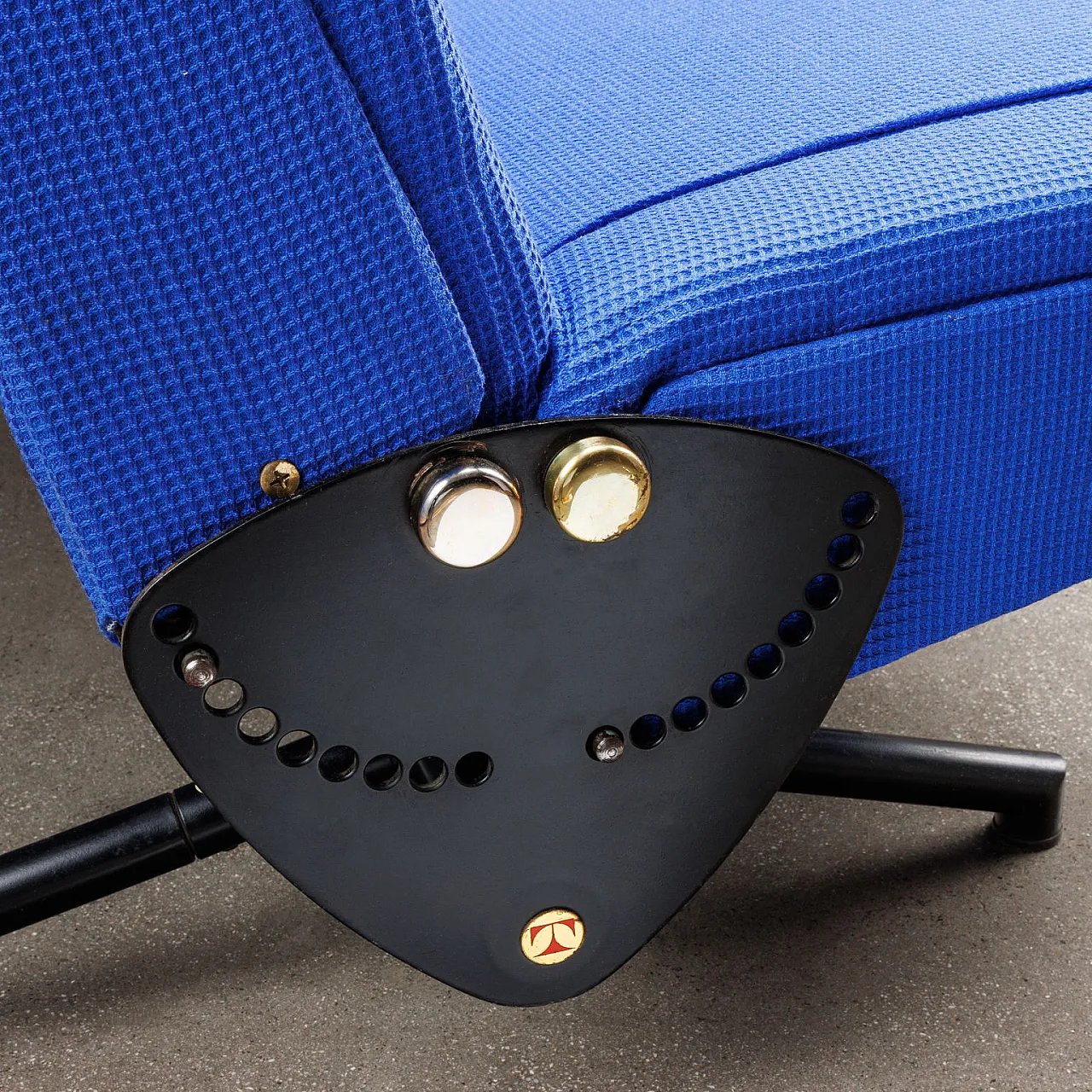 Divano D70 in metallo e tessuto blu di Osvaldo Borsani per Tecno, 1954 6