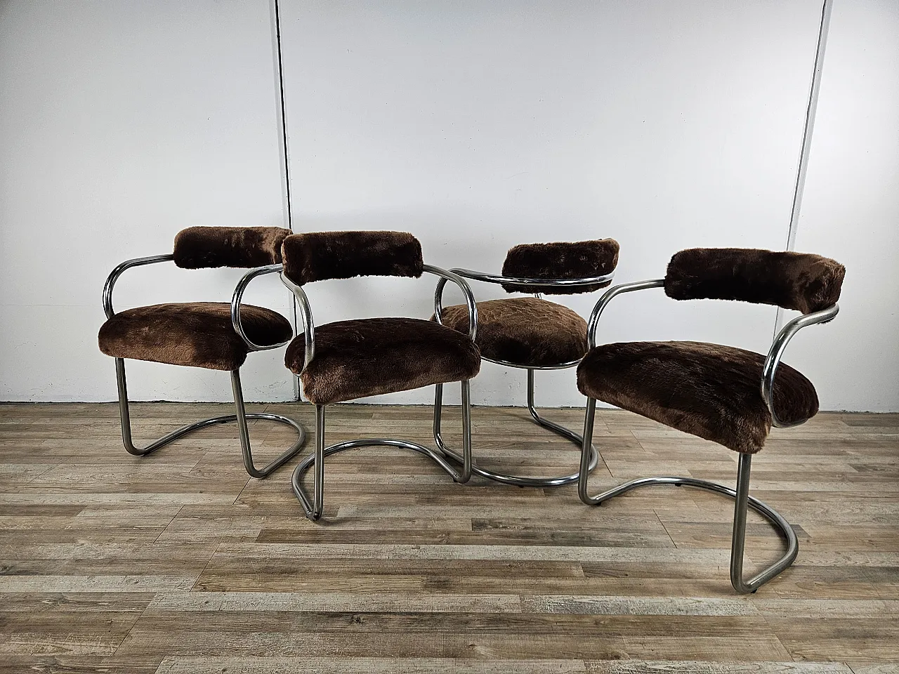 4 sedie in metallo tubolare e pelo marrone, anni '70 3